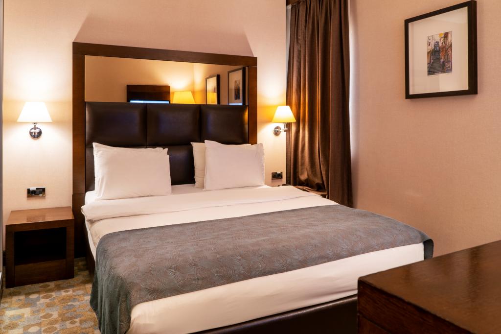 Standart Oda, Şehir Manzaralı
