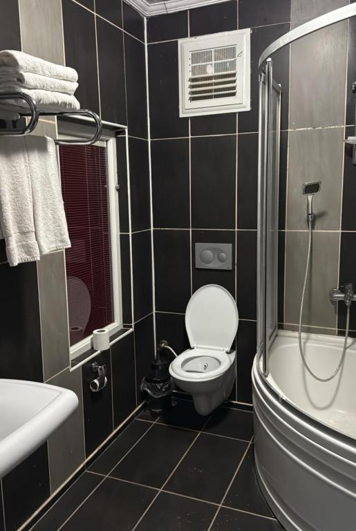 Suite,Havuz veya Bahçe Manzaralı,2. Kat