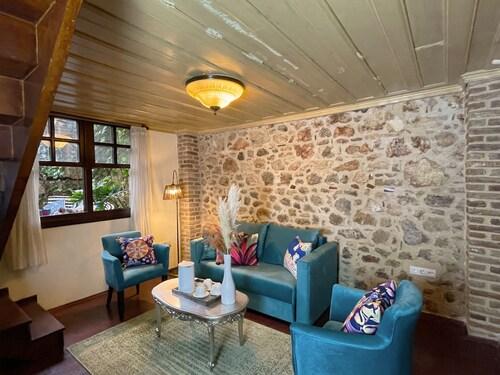 Aile Suit Odası, Bahçe Manzaralı