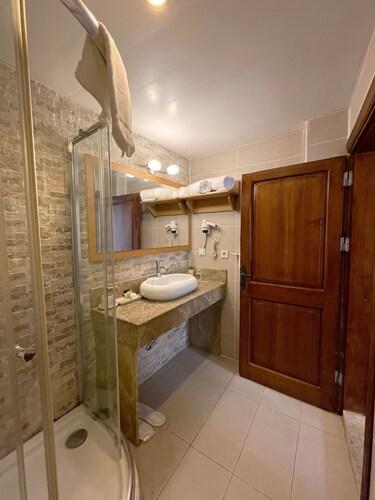 Standart Oda, Cadde Manzaralı