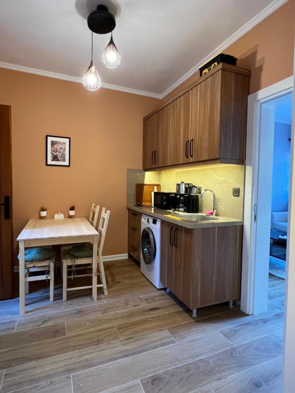 Daire, Avlu Manzaralı (Mutfaklı)