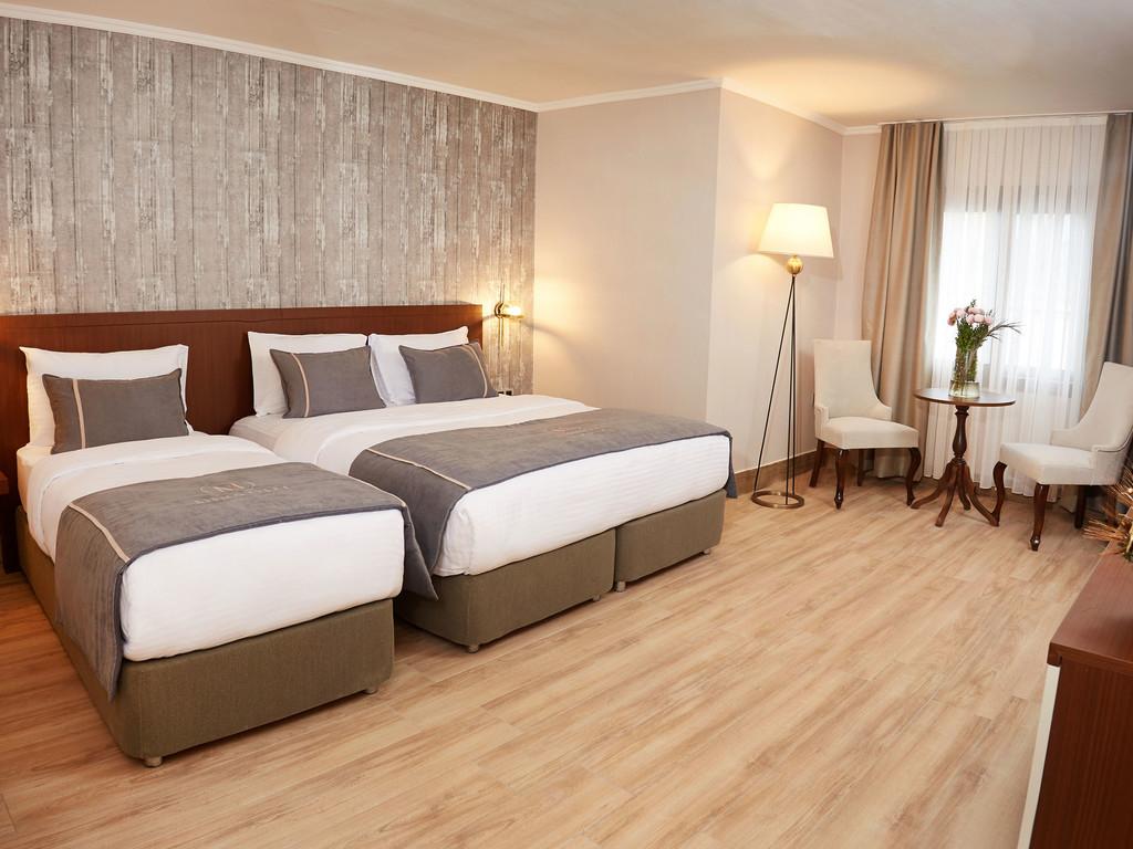 Aile Odası, Şehir Manzaralı