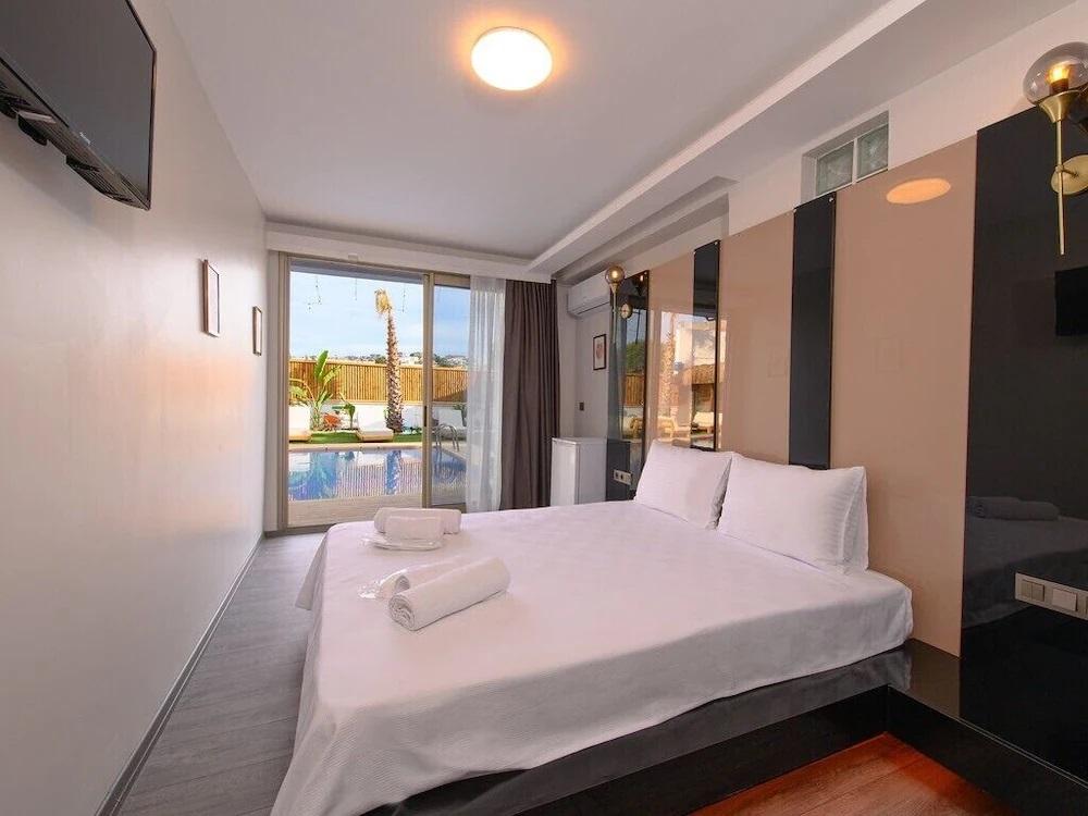 Pool Side Room