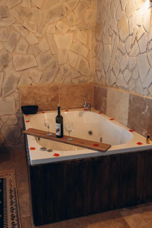 Junior Suite,Avlu Manzaralı,Jakuzili (2 Kişilik)