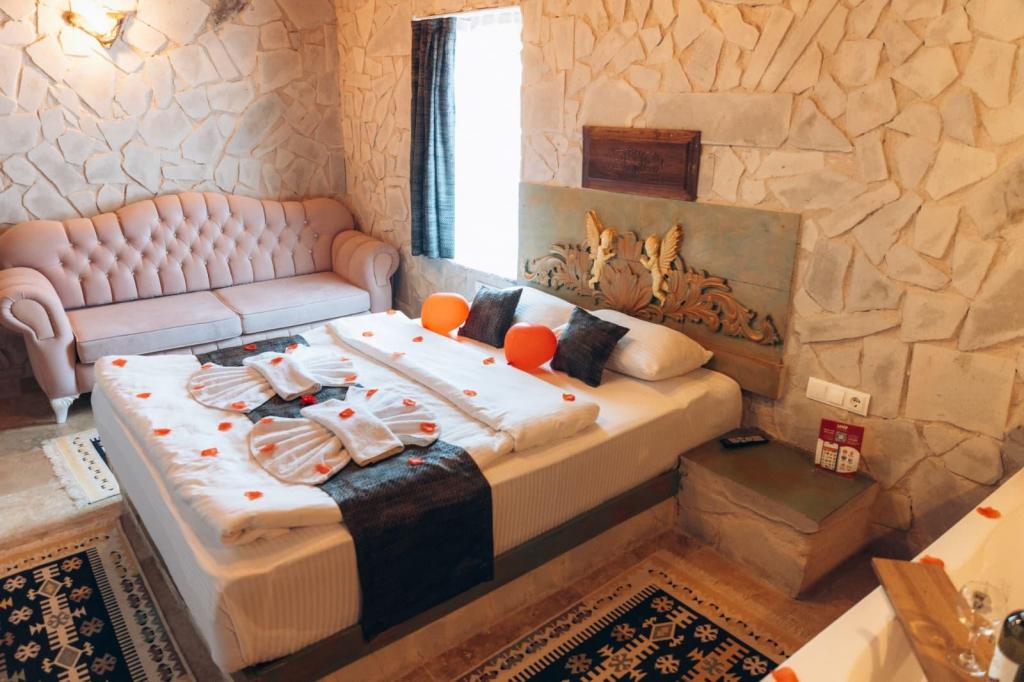 Junior Suite,Avlu Manzaralı,Jakuzili (2 Kişilik)