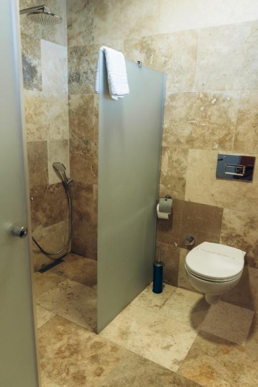 Junior Suite,Avlu Manzaralı,Jakuzili (2 Kişilik)