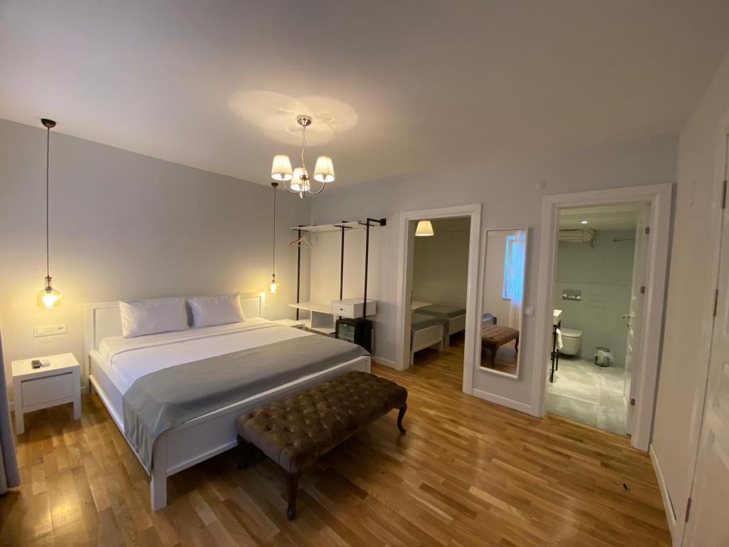Family Room, Street View