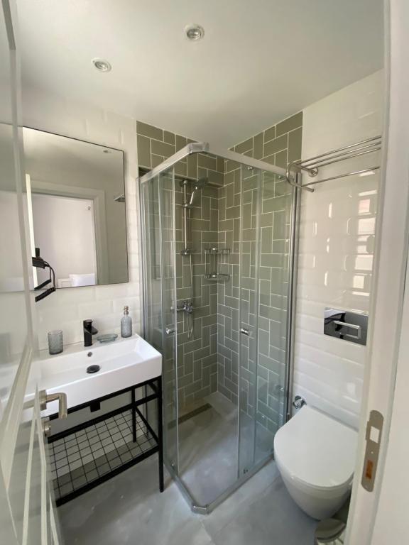 Double, Garden Or Street View, 1St Floor