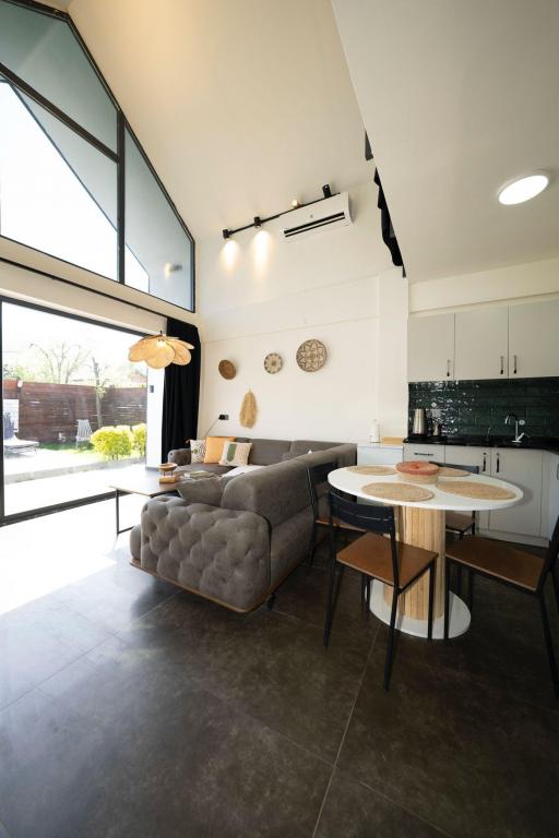 Bungalow,Bahçe Manzaralı,Isıtmalı Özel Havuzlu