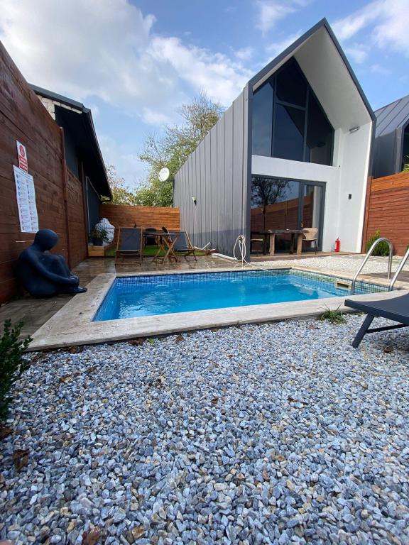 Standart Bungalow,Bahçe Manzaralı,Isıtmalı Özel Havuzlu