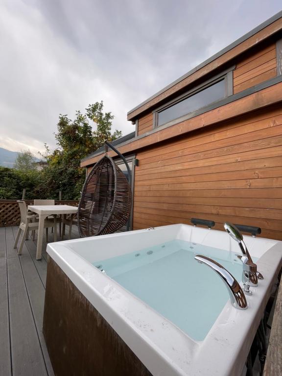 Tiny House,Bahçe Jakuzili