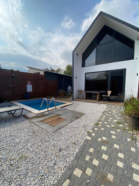 Standart Bungalow,Bahçe Manzaralı,Isıtmalı Özel Havuzlu