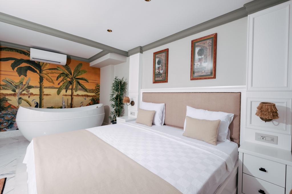 King Suite Room, Pool View (Jacuzzi)
