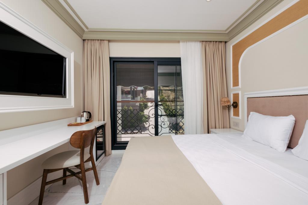 Deluxe Room (Balcony)
