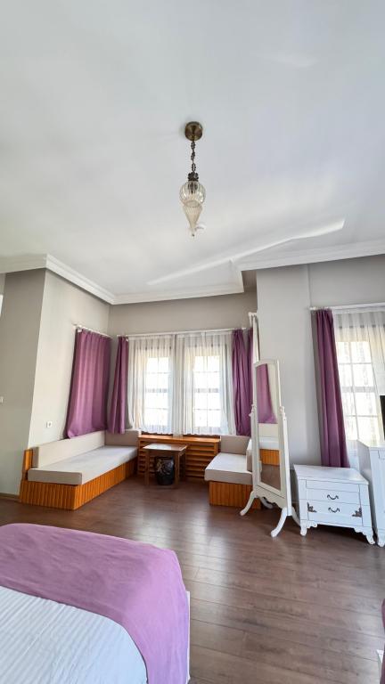 Triple,Nehir Manzaralı,Klimalı