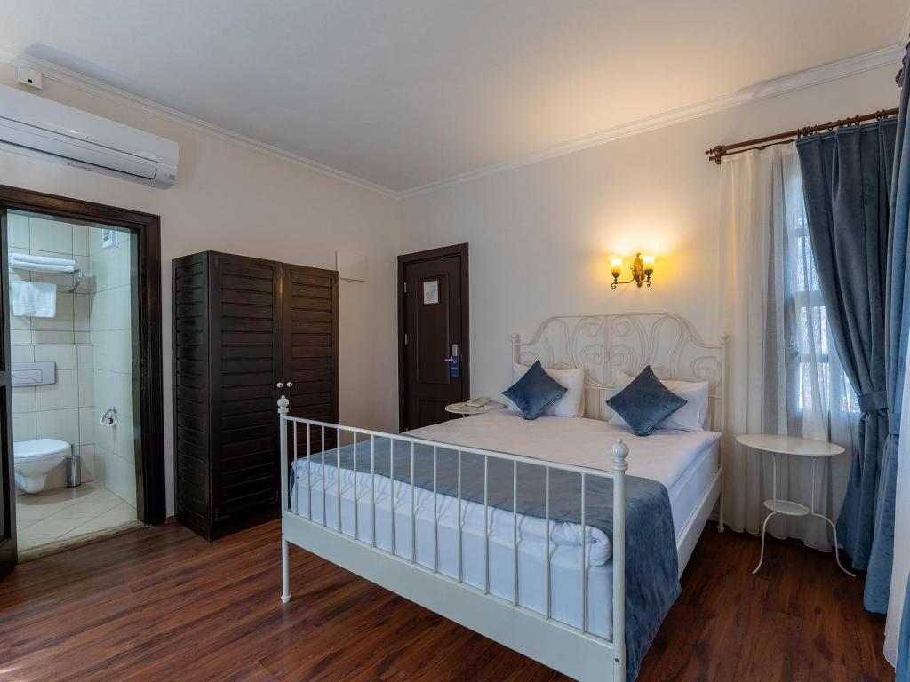 Standart Oda, Cadde Manzaralı