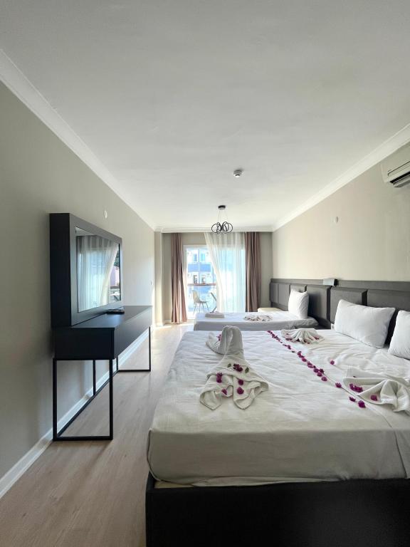 Deluxe Oda,Havuz Tarafı,Balkonlu