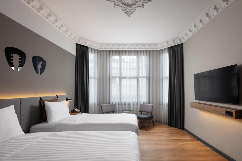 Cozy yet stylish! Our Twin Guest Room with Atrium View is the perfect hideaway for fun hunters looking to relax in Moxy’s playful vibe
