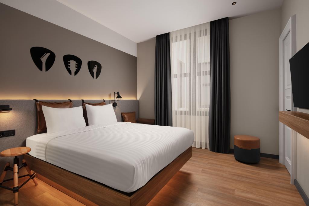 Cozy yet stylish! Our Queen Guest Room with Atrium View is the perfect hideaway for fun hunters looking to relax in Moxy’s playful vibe