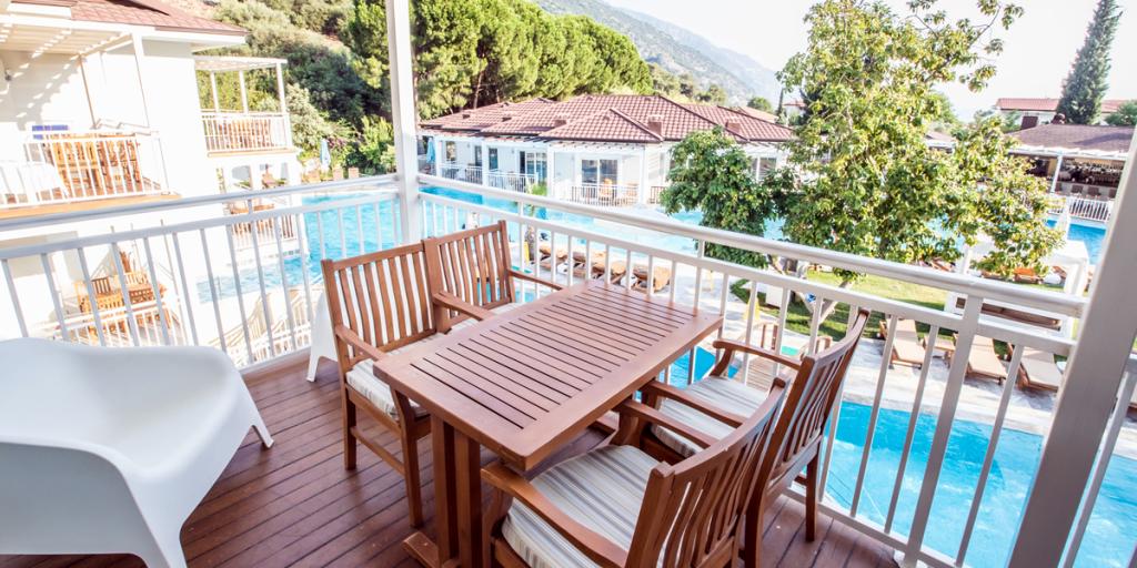 Apart Apartment, Pool View