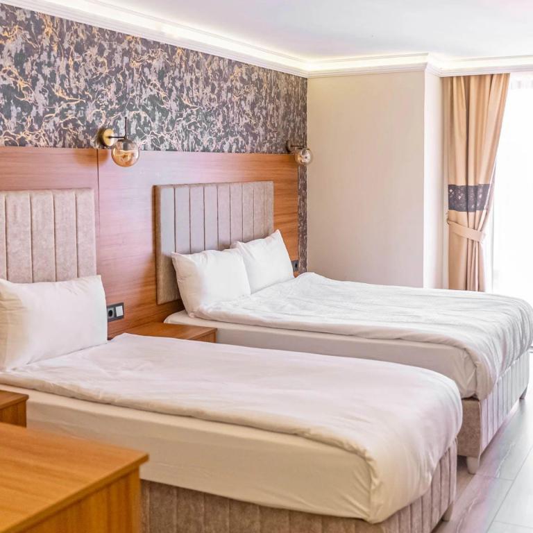Aile Odası, Cadde Manzaralı