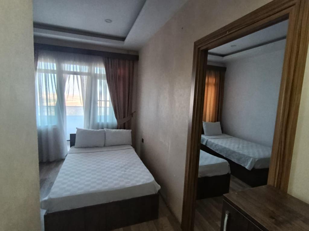 Triple,Dağ Manzaralı