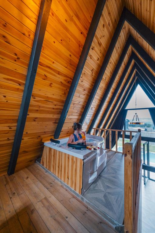 Economy Room, Pool View