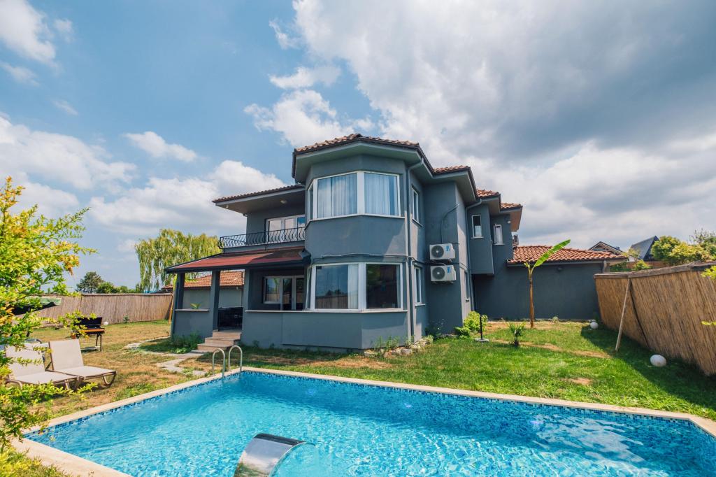 Deluxe Villa Room, Pool View