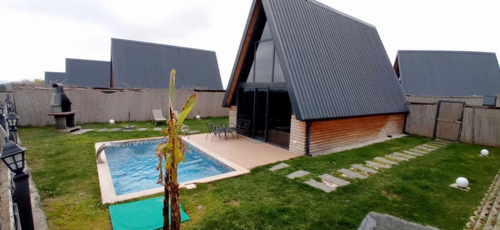 Bungalow, Pool View