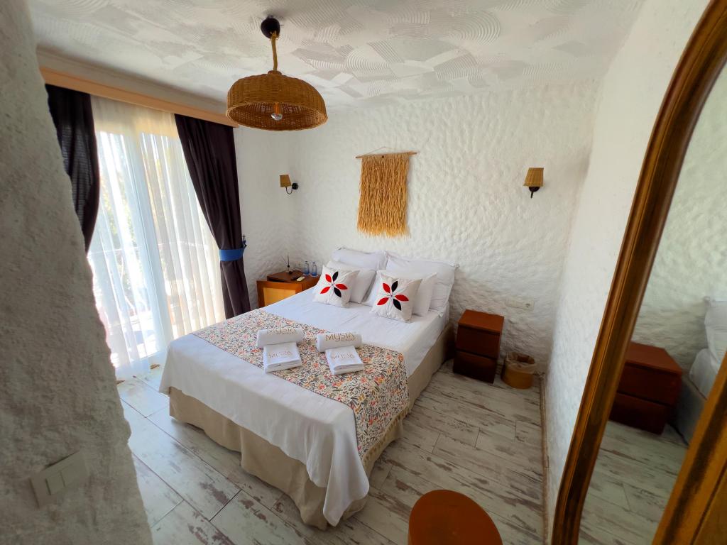 Çift Kişilik Oda - Balkonlu,Havuz Manzaralı,Balkonlu