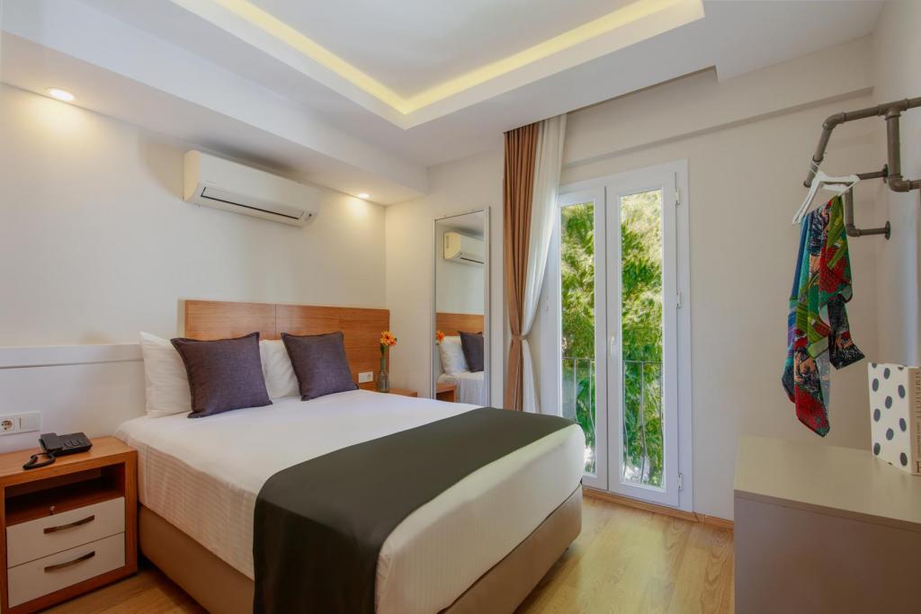 Economy Room, Garden View