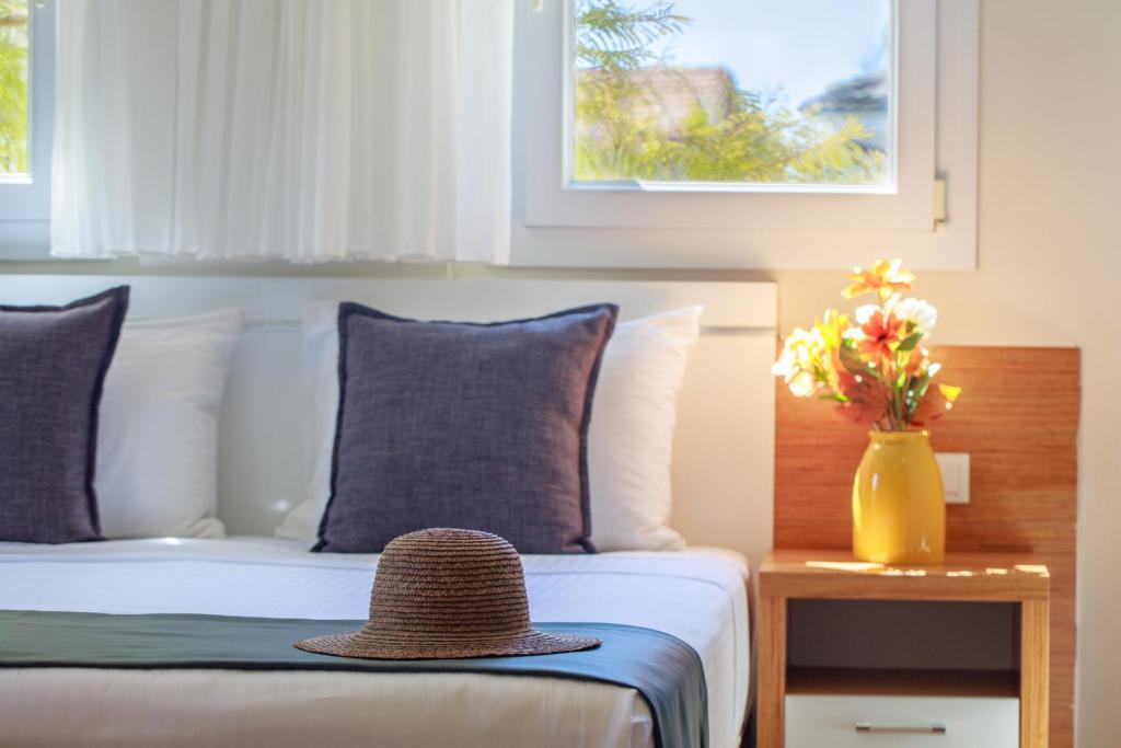 Comfort Room, Pool Or Mountain View (Balcony)