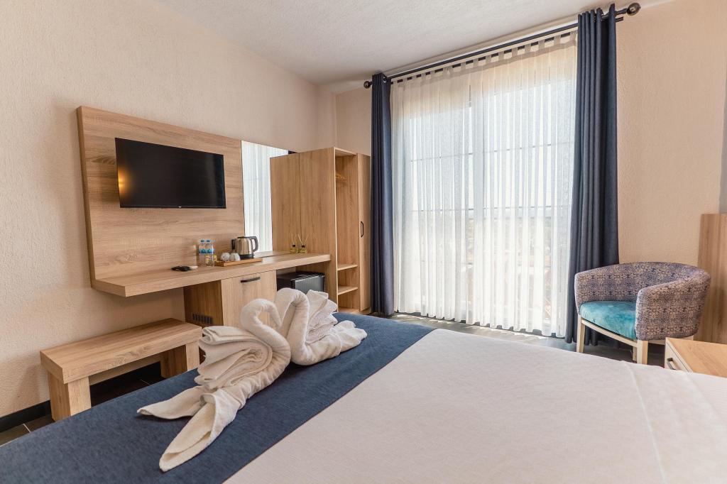 Standart Oda, Havuz Manzaralı (Sigara İçilemez)