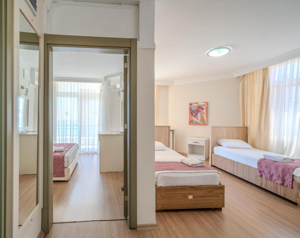 Aile Odası,Deniz Manzaralı,Balkonlu