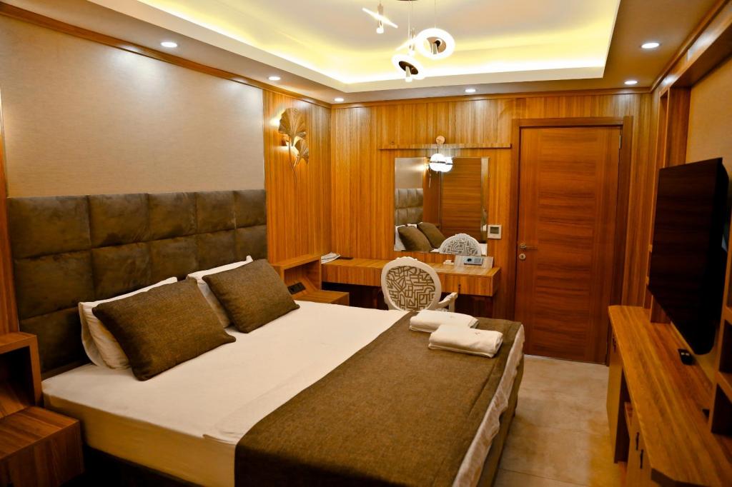 Suite - Tek Yatak Odalı,Deniz ve Bahçe Manzaralı,Bahçe Katı