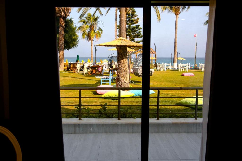 Suite - Tek Yatak Odalı,Deniz ve Bahçe Manzaralı,Bahçe Katı