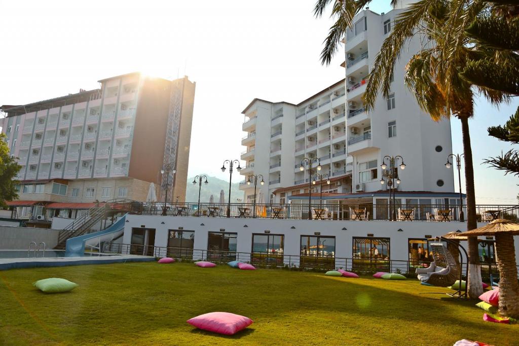 Suite - Tek Yatak Odalı,Deniz ve Bahçe Manzaralı,Bahçe Katı