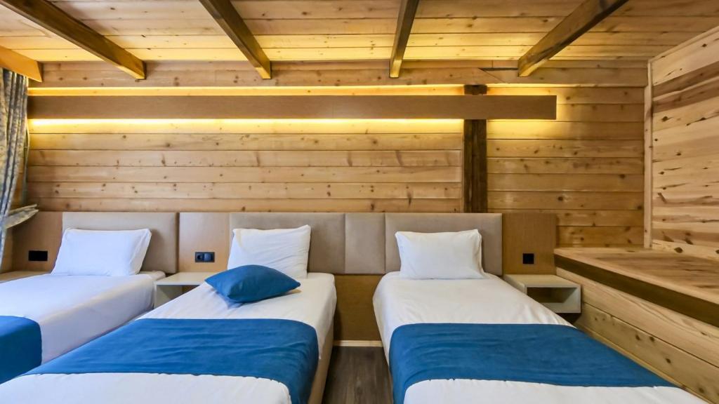 Suite,Nehir Manzaralı,Balkonlu