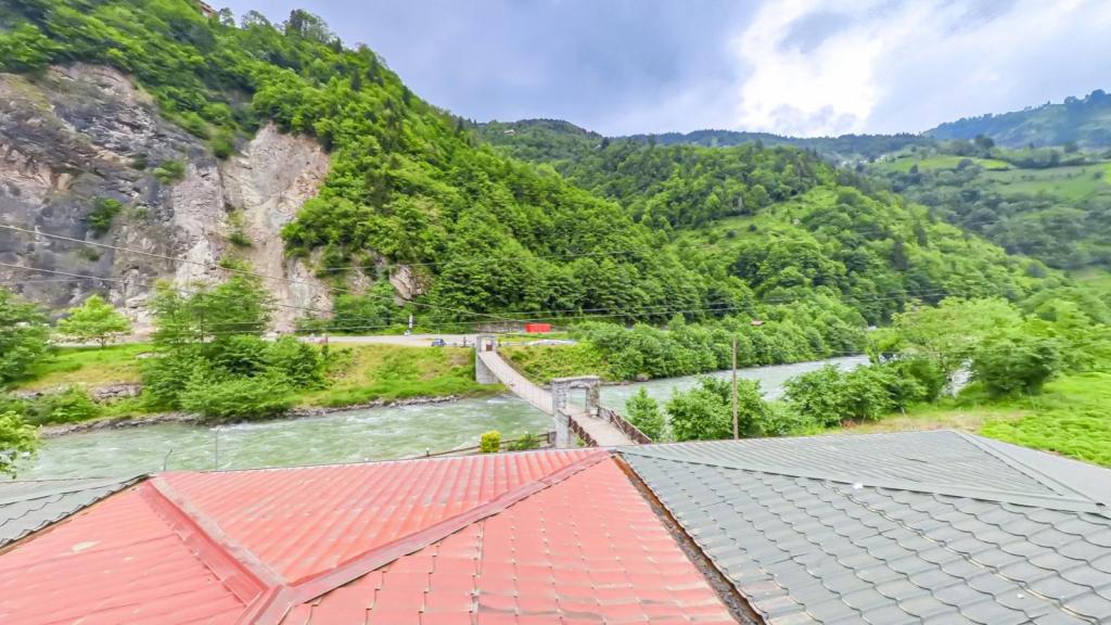 Triple,Nehir Manzaralı,Balkonlu