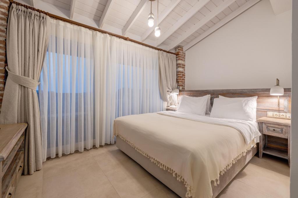 Çatı Oda, Deniz Manzaralı