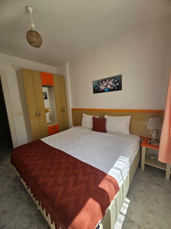 1+1 Daire,Bahçe Manzaralı,Balkonlu