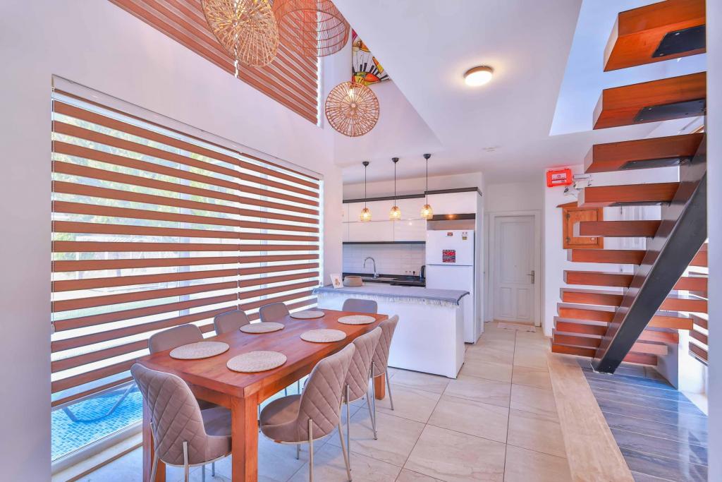 Villa 3+1 Oda-Özel Havuzlu,Dağ veya Havuz Manzaralı,Özel Havuzlu ve Bahçeli