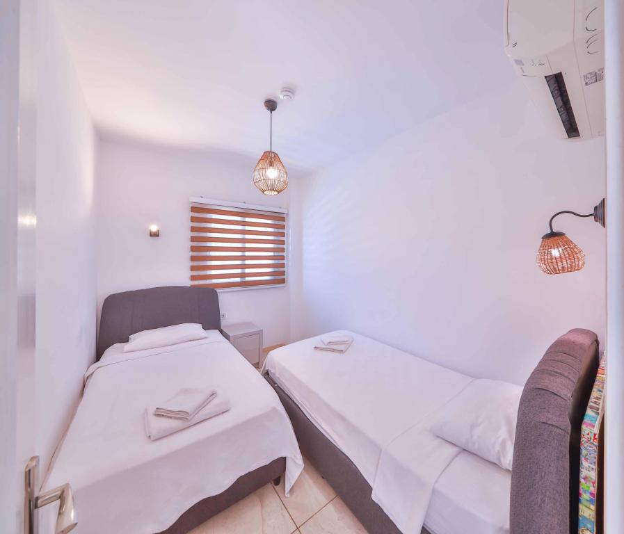 Villa 3+1 Oda-Özel Havuzlu,Dağ veya Havuz Manzaralı,Özel Havuzlu ve Bahçeli