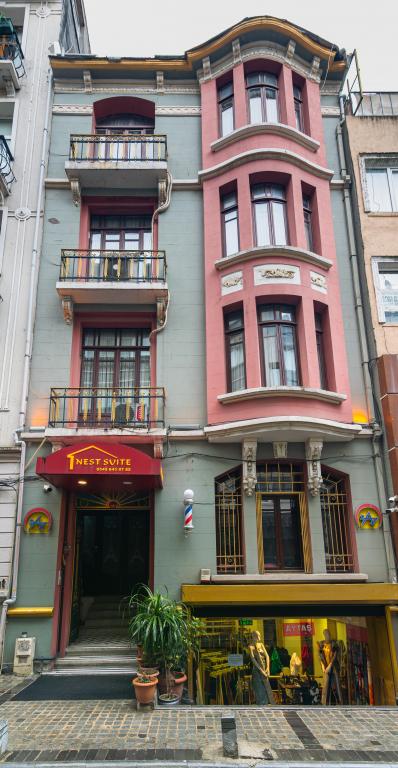 Nest Suite & Hotel