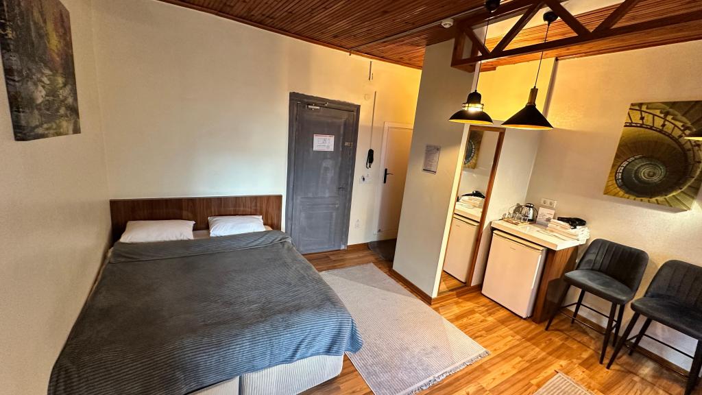 Standart Oda, Kara Manzaralı