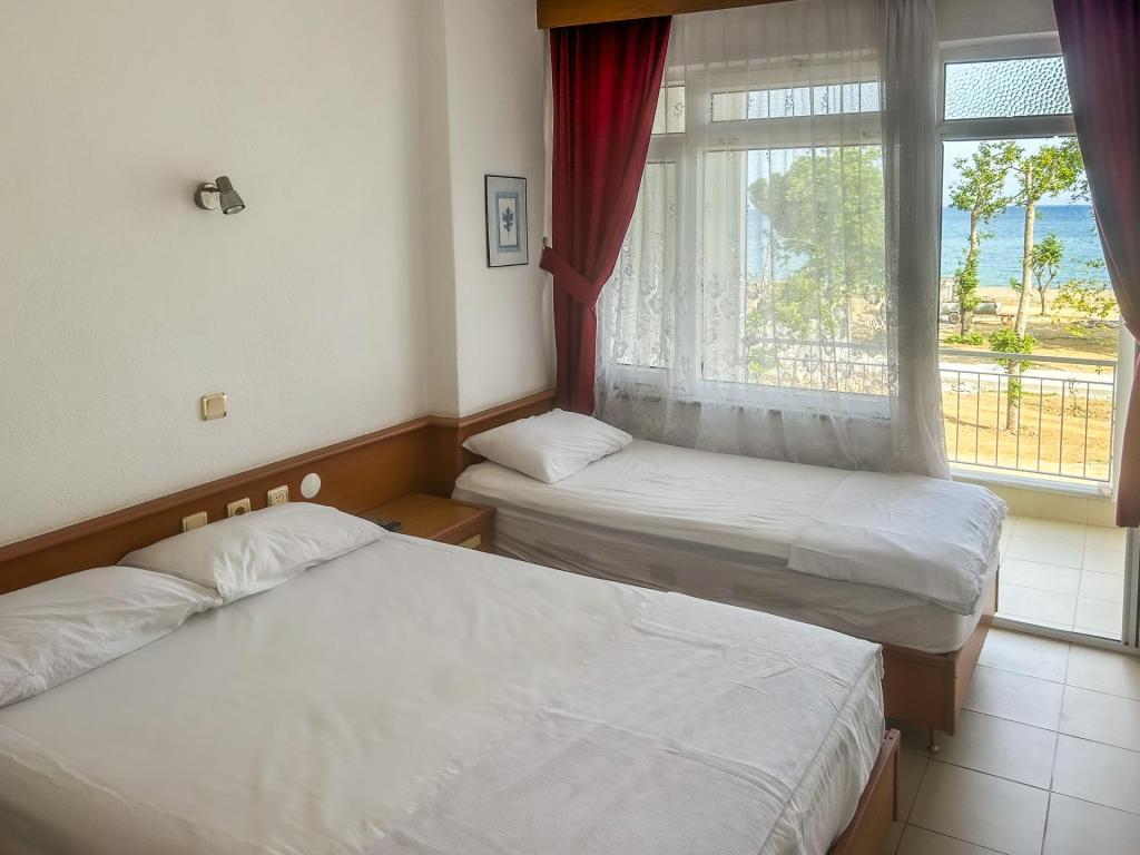Üç Kişilik Oda,Deniz Manzaralı,Balkonlu