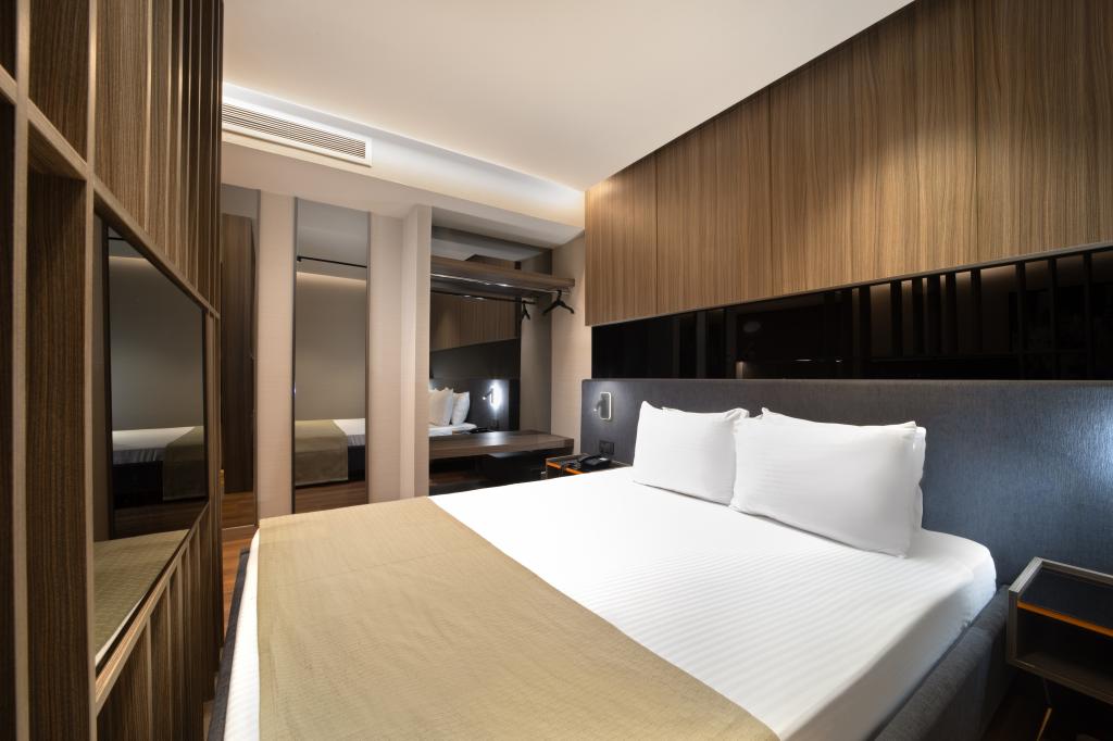 Deluxe Suite Room (Has No Window)