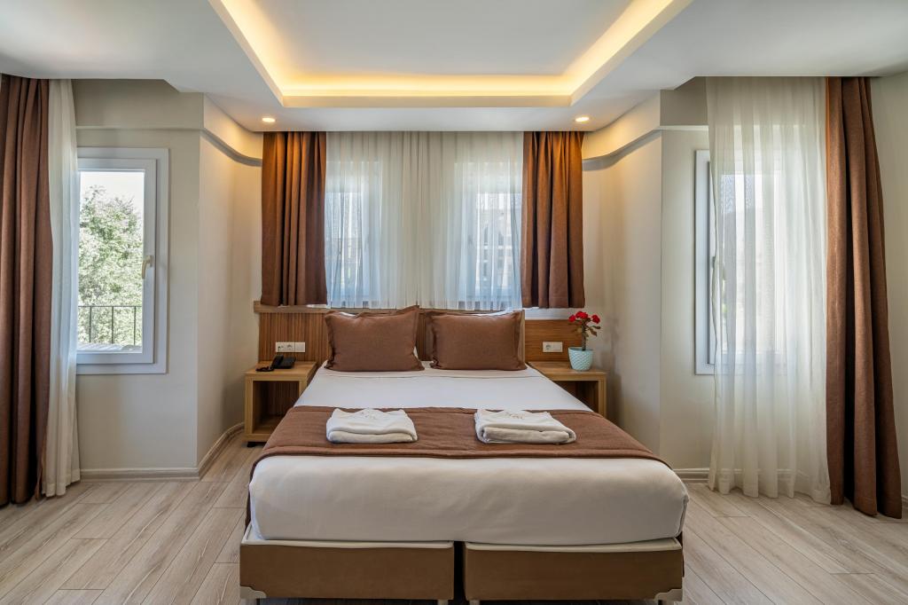 Comfort Oda,Dağ veya Havuz Manzaralı,2. Kat Balkonlu