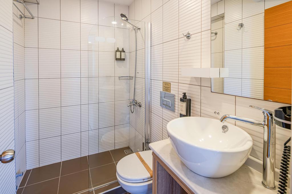 Comfort Oda,Dağ veya Havuz Manzaralı,2. Kat Balkonlu