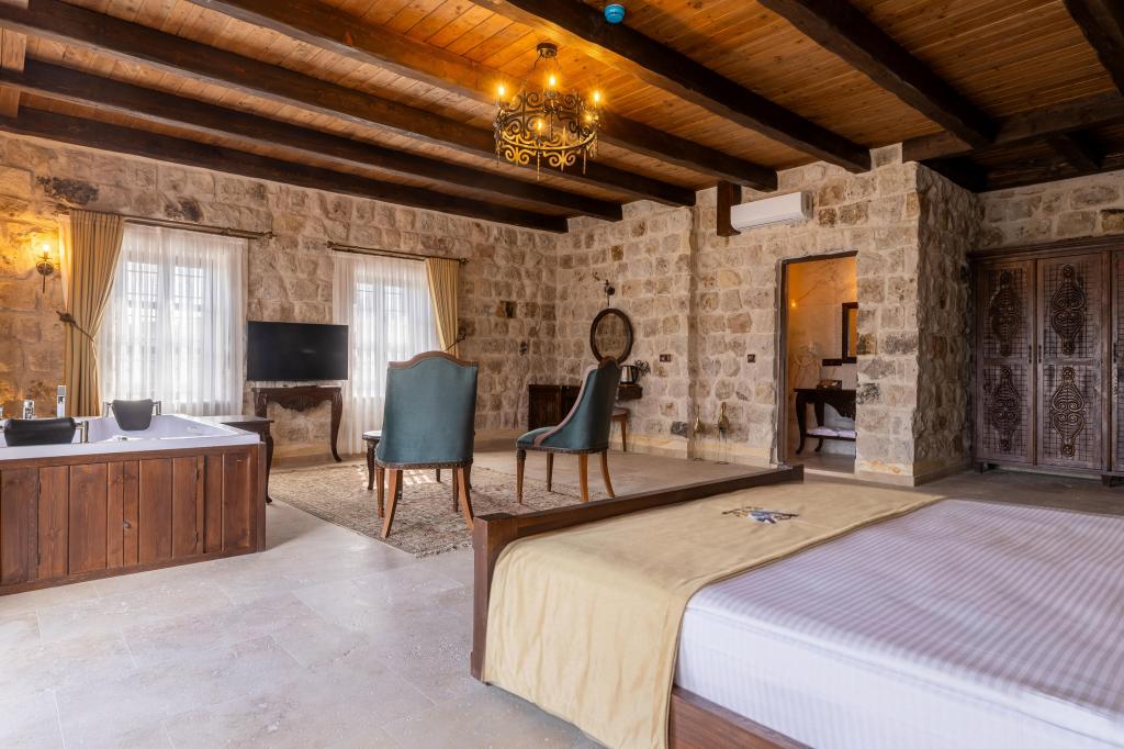 Balayı Suit Odası, Havuz Manzaralı (Jakuzi)